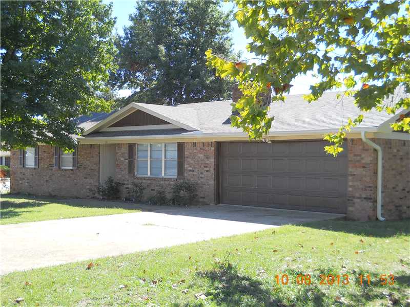 Updated & Ready to Go! Granite Counters, Tumble Tile, Newer Roof & H/A Unit, Stainless Appliances, Ceramic Tile & Wood Floors, New Carpet, Fireplace, Convenient to Don Tyson Pkwy, NWA Mall, Naturals Ball Park, Hospital, Parks & Schools. Won't last long!