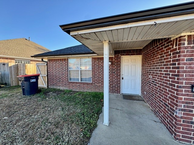 Charming 2 bedroom, 2 bathroom duplex located in Springdale, featuring a fully fenced backyard for added privacy. The kitchen is equipped with all appliances and includes a pantry for extra storage. Comfortable living in a convenient location! We process applications as we receive and once an application is approved, we reach out for deposit. Deposit secures the unit not the application. Please be aware of scams. Our application process is to be paid online through a secure portal, and we do not accept cash, CashApp, Venmo, and/or PayPal.