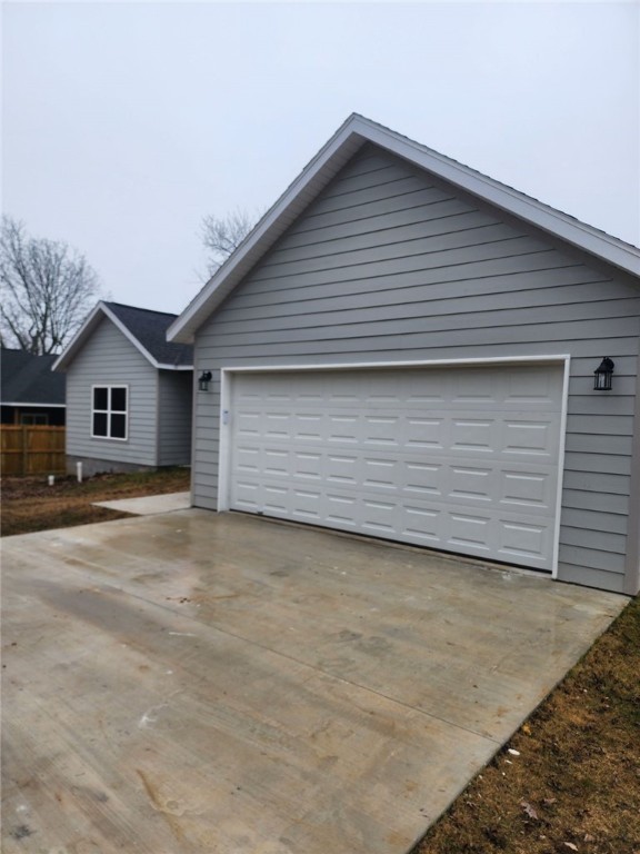 Beautiful home. 4-bedroom, 2 full bathrooms in a quiet but close to downtown.
All electric, Granite countertops, walk-in closets, split floor plan, and back porch patio perfect for
entertainment.