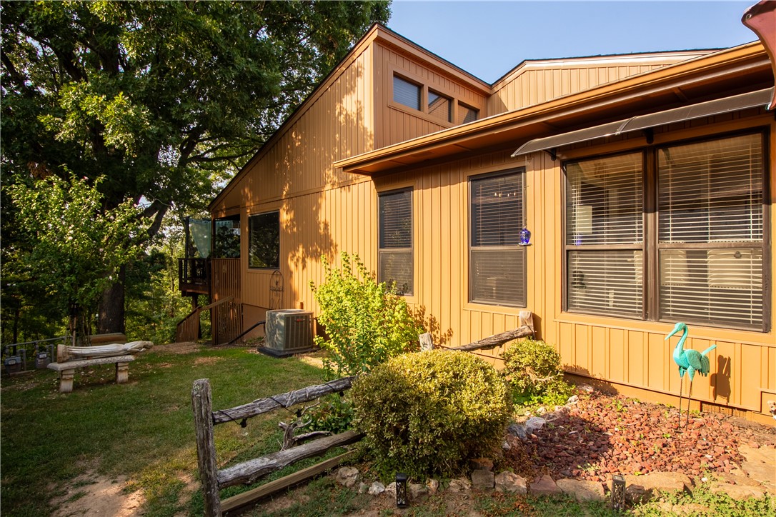 Two bed, two bath lake area townhome in excellent condition with many upgrades including a new roof
new siding, new HVAC and a water filtration system. Monthly fees include common area lawn maintenance, electricity for the common areas & trash. Located near Beaver Lake, Hobbs State Park and
only minutes away from downtown Rogers so you can enjoy the best that NWA has to offer.