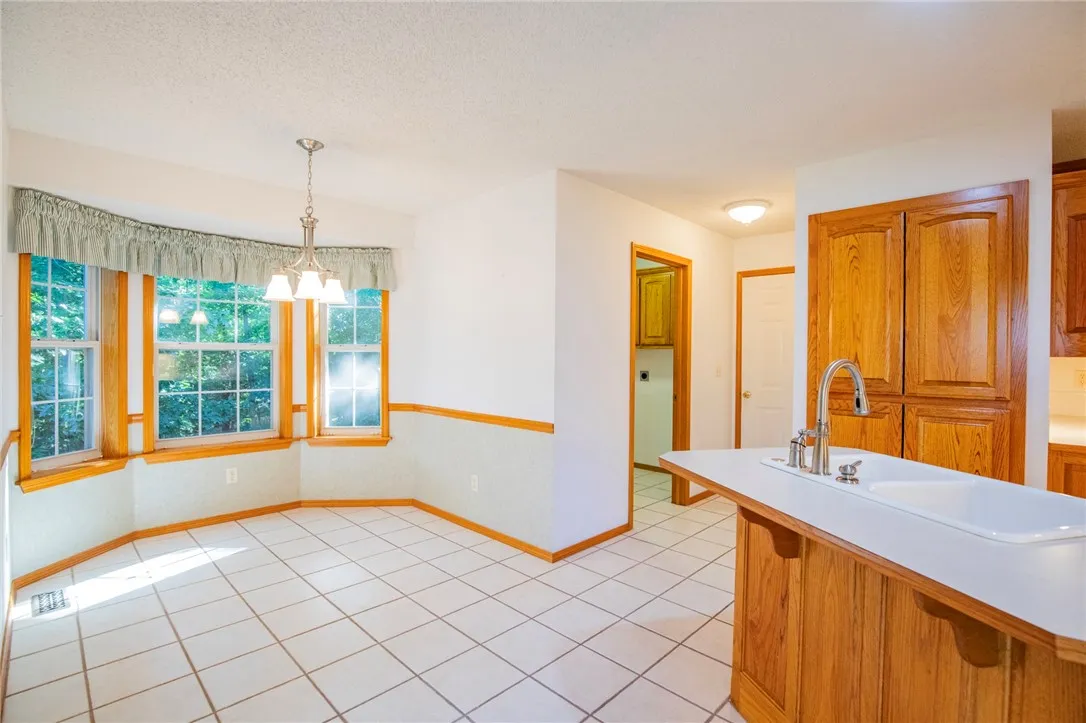 Bella Vista, Arkansas 72714, United States, 3 Bedrooms Bedrooms, ,2 BathroomsBathrooms,Residential,Active,159571