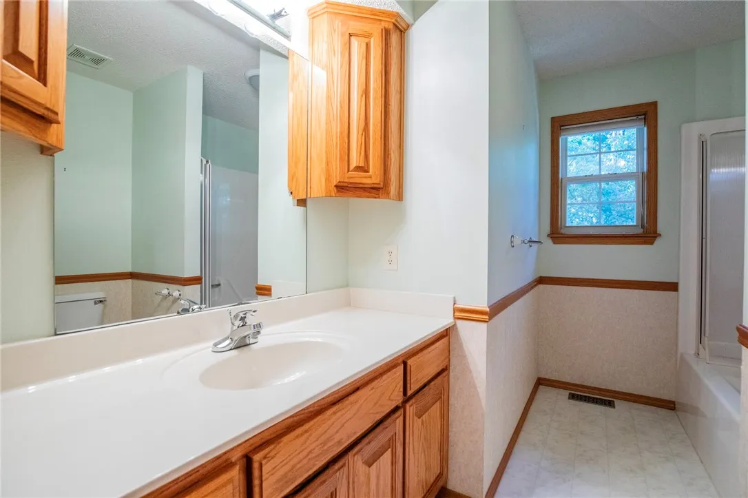 Bella Vista, Arkansas 72714, United States, 3 Bedrooms Bedrooms, ,2 BathroomsBathrooms,Residential,Active,159571