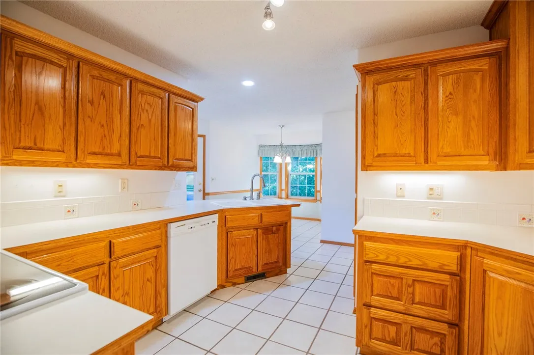 Bella Vista, Arkansas 72714, United States, 3 Bedrooms Bedrooms, ,2 BathroomsBathrooms,Residential,Active,159571