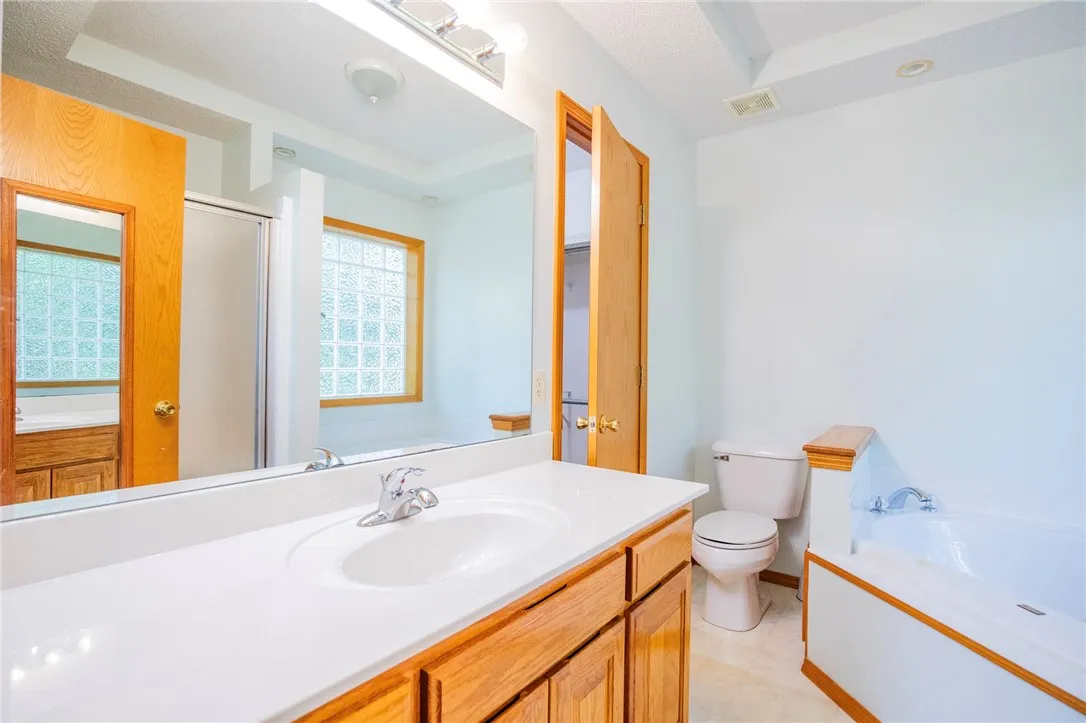 Bella Vista, Arkansas 72714, United States, 3 Bedrooms Bedrooms, ,2 BathroomsBathrooms,Residential,Active,159571