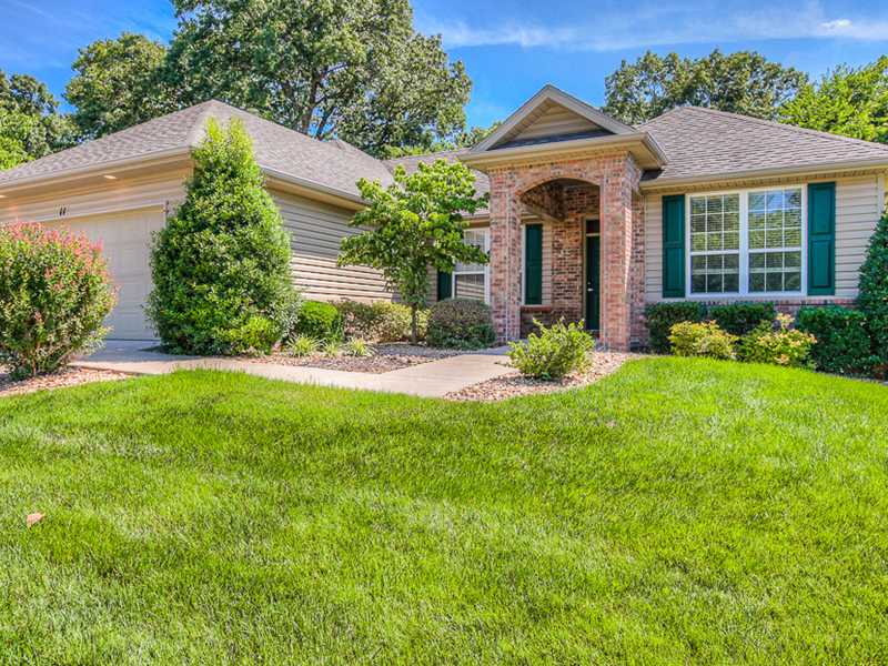 ELITE HIGHLAND PARK VILLA, LIGHT & OPEN! OAK FLOORS THOUGHT OUT LIVING AREA. GALLEY STYLE KITCHEN IS OPEN TO LIVING, FORMAL DINING & SUN ROOM. GAS LOG FP FOCAL POINT. FRENCH DOOR TO STUDY. PRIVATE GUEST SUITE, EXPANDED MASTER BEDROOM/BATH W/STEP IN,SHOWER. LARGE WI CLOSET. SUN ROOM & DECK. ALL OUTSIDE MAINTENANCE PROVIDED, CLUB HOUSE, FITNESS CENTER SWIMMING POOL @$160 MO. CLOSE TO DINING, BANKS, ECT...