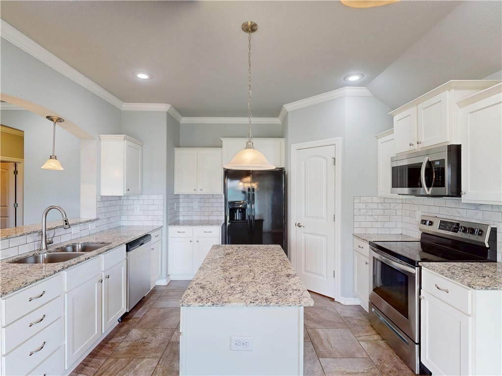 Chelsea Point II Rogers - Residential