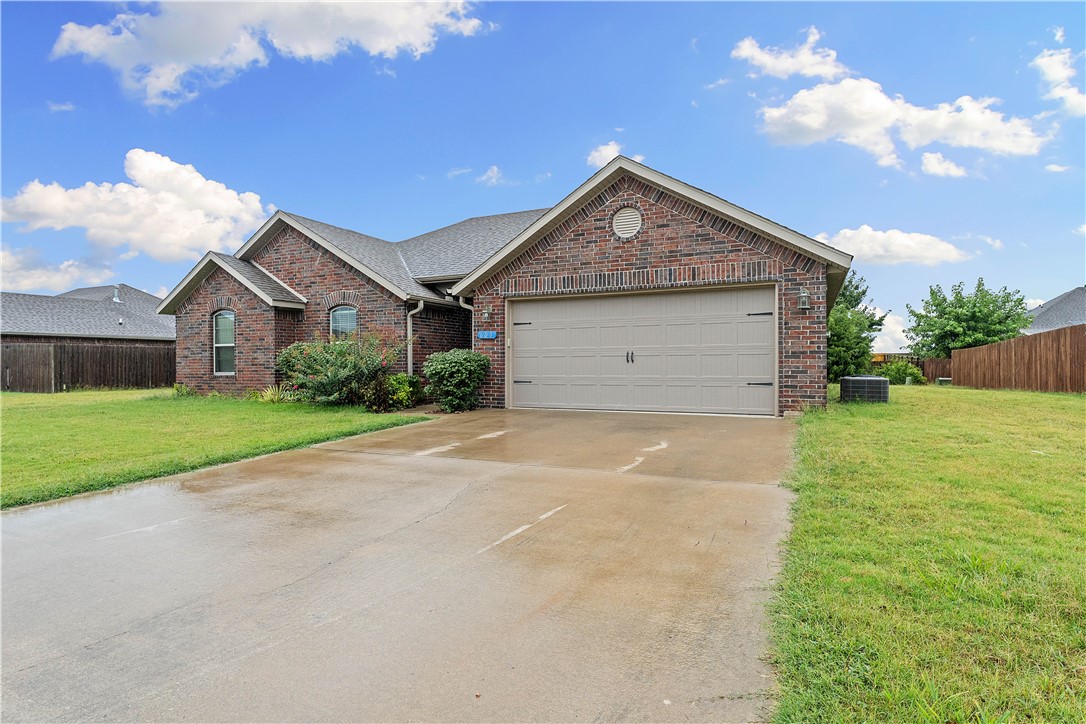 Pea Ridge is thriving, thanks to its ideal location near Bentonville, Rogers, and Bella Vista. With its desirable school system and welcoming small-town feel, it’s the perfect place to put down roots.
This elderly owned well-maintained, one-owner home offers 3 bedrooms and 2 baths in a family-friendly subdivision with no HOA. The spacious primary suite features double closets, a deep soaking tub, separate shower, and dual vanity.
The living room’s cozy gas-log fireplace is perfect for gatherings, with tile and wood flooring making for a comfortable core of the home, with carpet in the bedrooms for a cozy feel. Step outside to a covered patio overlooking the backyard.
A fantastic home at a great price point in one of Northwest Arkansas’s desirable communities! Matterport 3D tour available upon request—schedule your private showing today.