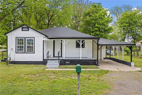 Photo of 501 7th Street, Danville, AR 72833 (MLS # 1343324)