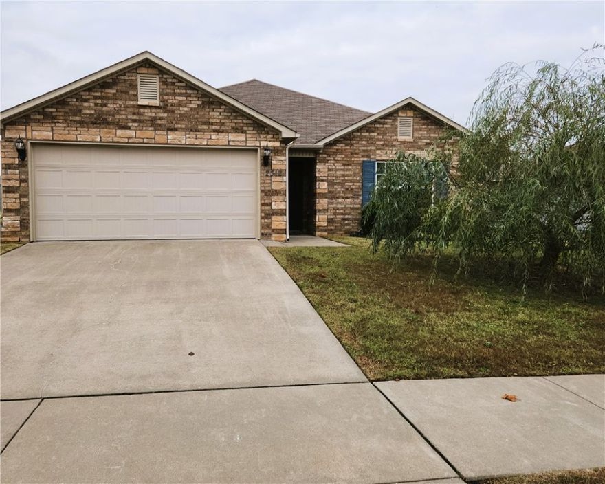 Welcome to 2312 Elmwood Avenue, Lowell, AR 72745. Great opportunity to own this 2018-built home with 3 BR 2Bth with a spacious 1539 sq/ft. This property offers the perfect balance of tranquility and accessibility. Conveniently located with easy access to I-49. Enjoy the benefits of suburban living while being just moments away to schools, parks, pinnacle mall, AMP, Top Golf and more.