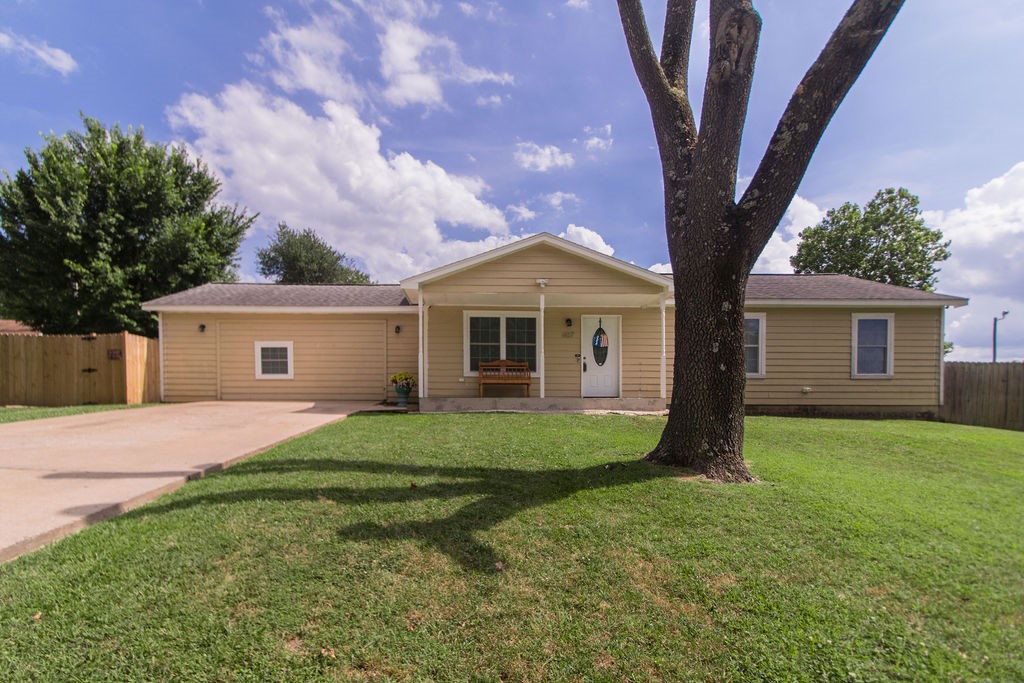 $3,000 towards Buyer's Closing Costs w/ acceptable offer! Looking for a home that has plenty of rooms? Come check out this 5 Bedroom house! New LVP flooring throughout the home. Well maintained home in a large corner lot! Great backyard to entertain. Don't miss this opportunity! Come see this for yourself!