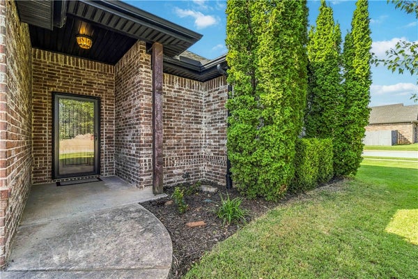 5702 W RED MAPLE DR, ROGERS, AR 72758 - Image 1dbbb959a0f8be53cbf2e1faeb919d4e/2199832362