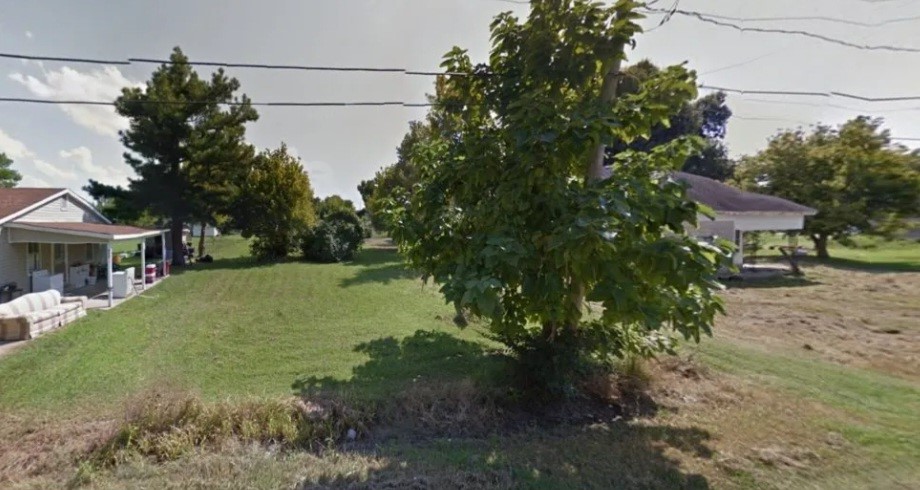 Welcome to the small town of Piggott in Clay County. This small town is in the Northeast Corner of Arkansas, just South of the Missouri Border, West of the Arkansas/Missouri River and close to local amenities. This .15 (+/-) acre lot is ready for you to build a new home or place a manufactured home. Property conveys with a Limited Warranty Deed. Call or text for more information.