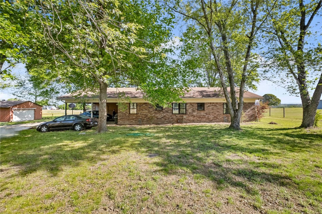 This stunning 3 bedroom, 1&1/2 bath home with a bonus room and (optional) guesthouse is an
exceptional find in the heart of the Ozark Mountains. Boasting breathtaking views, this property offers a
tranquil escape from the hustle and bustle of city life. Featuring an open concept living area, spacious
bedrooms, and ample natural light, this home is perfect for entertaining and relaxation. The guesthouse
provides additional space for guests or can be used as a home office or studio. Don't miss your chance to own this incredible property! Option to purchase fully furnished and/or with guesthouse.
