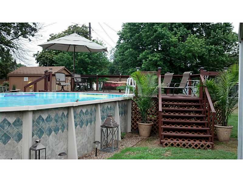 This updated house has a pool & plenty of space to entertain kids & lots of friends with a covered porch & a very cute gazebo. You will have lots of carne asada & margarita time. Wired for surround sound inside and out.,Conveniently located near downtown, Walmart and in a established neighborhood.