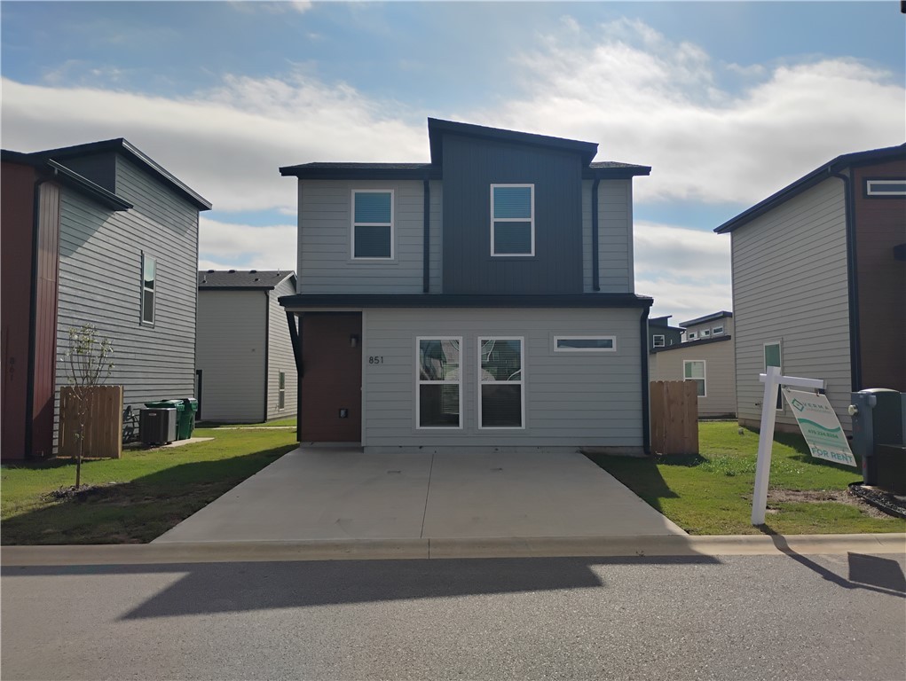 Features: Includes refrigerator, oven, dishwasher, microwave, washer/dryer
Pet-Friendly: Dog park in the neighborhood
Convenient Location: Close to Bentonville and Centerton
Low-Maintenance: No yard work required
Property: New property in a growing neighborhood. Features a sleek, modern design.