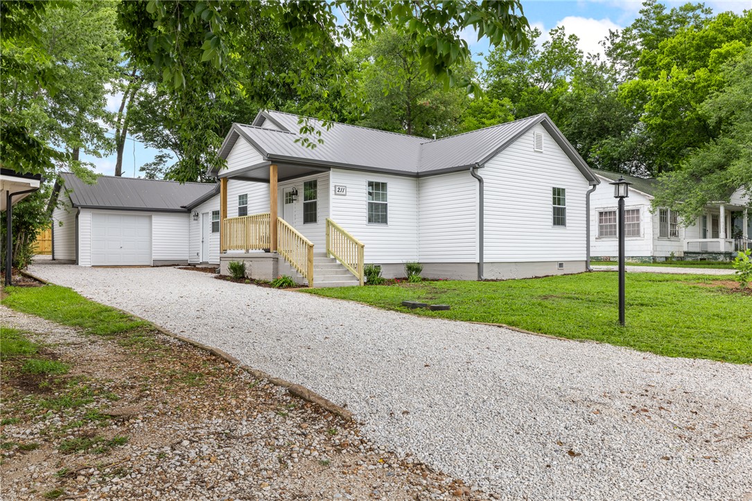 Photo 1 of 36 — 211 Lincoln, Harrison, AR 72601