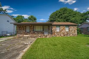 Investment property less than a mile from UCA campus in Conway. This property has two separate homes and a nice sized fenced in yard. One has 3 beds and 1 bath and the other has 2 beds 2baths with a 4 car covered parking area.