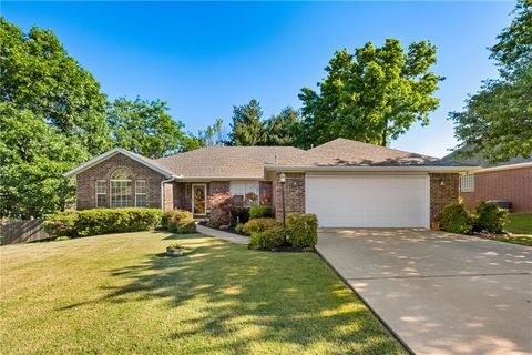 Photo of 2750 E Londonderry Drive, Fayetteville, AR 72701 (MLS # 1346874)