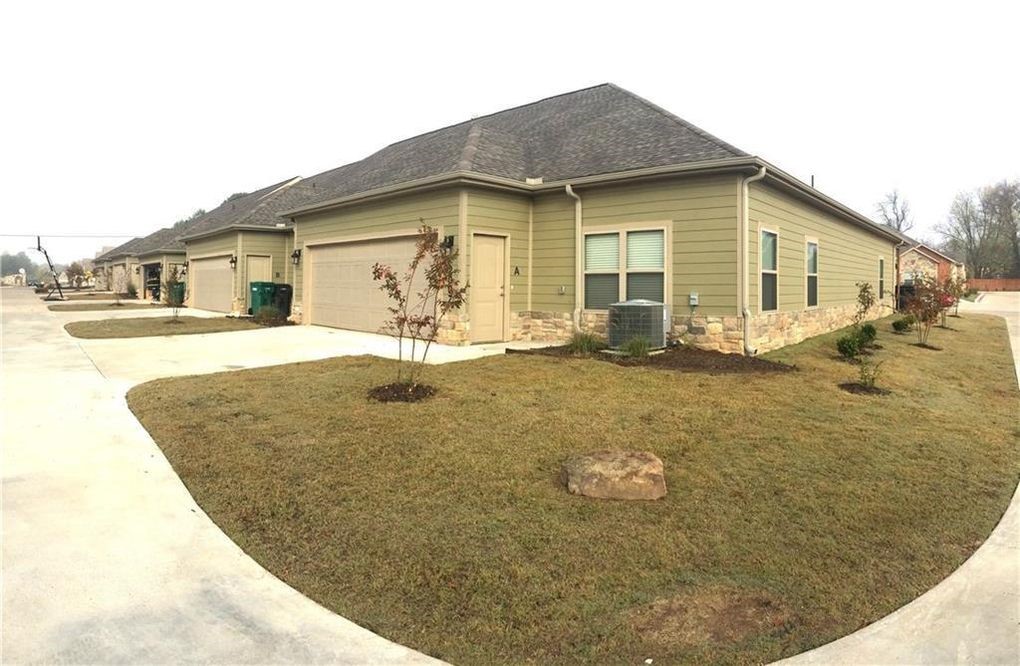 Three Oaks Twnhms Horiz Prop Regime - Residential Lease