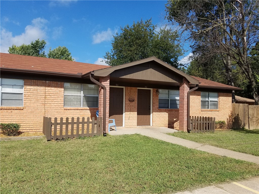 $650 per month, $650 deposit. Pets are negotiable. 2 bedrooms/ 1 bath. new refrigerator. washer and dryer included. agent owned