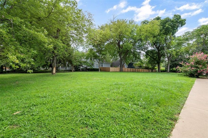 Beautiful 0.49+/- acre lot with the perfect Downtown Bentonville location with plenty of trails, parks, restaurants, entertainment, shops & so much more within walking distance of this property. Perfect site to build your own next home. This one won't last long!