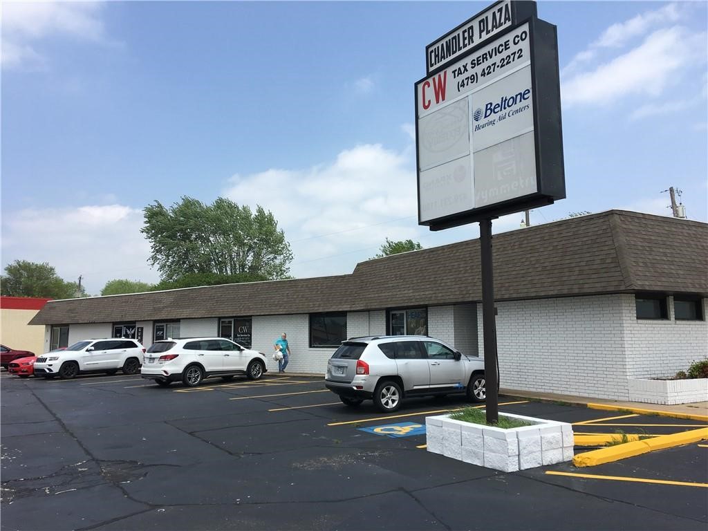 Great space for an office. Located in middle of Siloam Springs two minutes from John Brown University and all its students.
We do not advertise on Craigslist or Facebook Marketplace.
S.A.F.E. Property Management residents are enrolled in the Resident Benefits Package (RBP) for $35.00/month which includes liability insurance, credit building to help boost the residentās credit score with timely rent payments, up to $1M Identity Theft Protection, HVAC air filter delivery...etc.