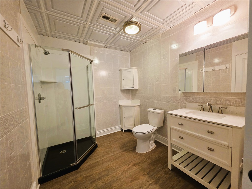 Townhouse Tct 3 A/K/A Drake Court Bvv - Residential