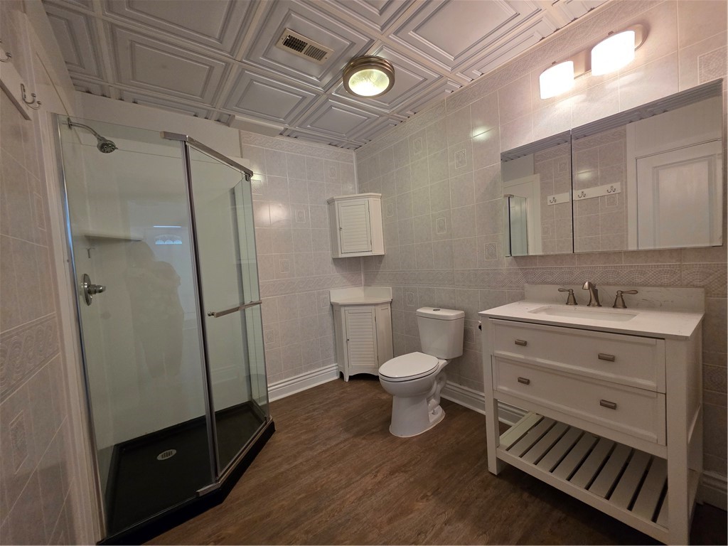 Townhouse Tct 3 A/K/A Drake Court Bvv - Residential