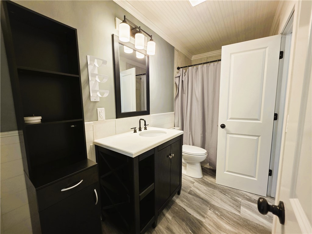 Townhouse Tct 3 A/K/A Drake Court Bvv - Residential