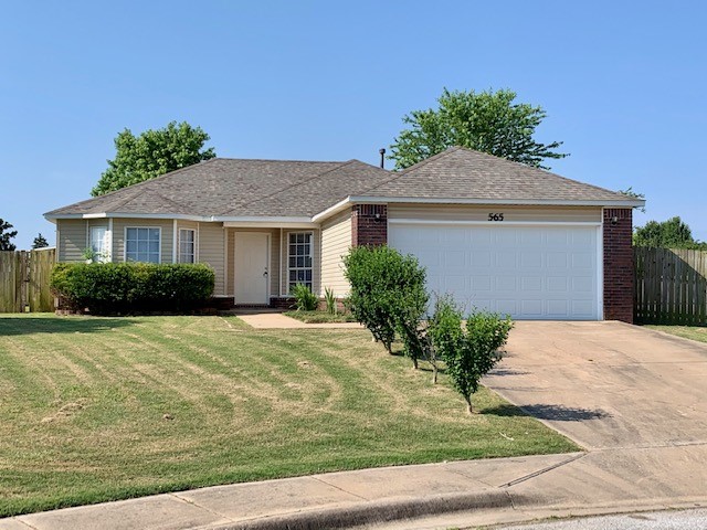 Very Nice 3 bed 2 bath home located just off of N Center St on a large cul-de-sac lot. This home features newer flooring and updated paint throughout, granite counters in the bathrooms, and a very spacious privacy fenced back yard!