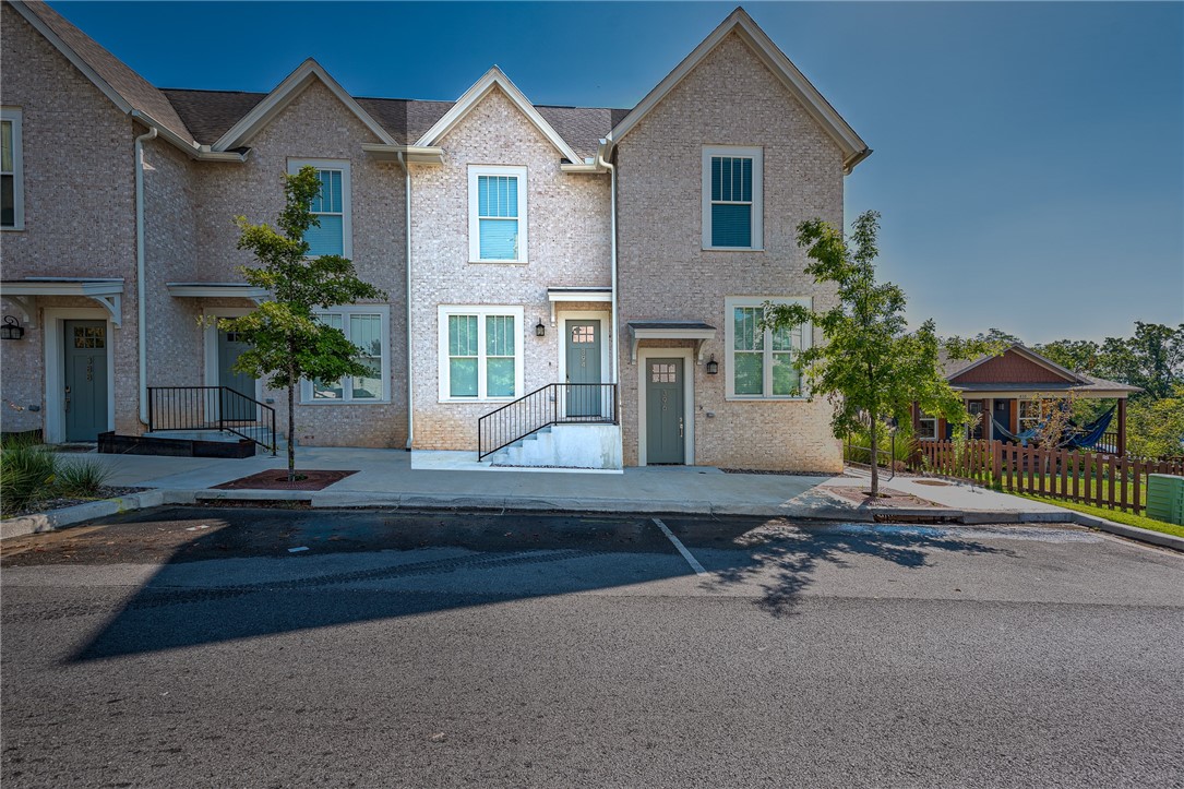 Hill Avenue Townhomes - Residential Lease