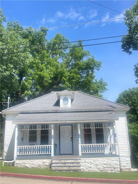 Located walking distance to hospital , downtown eureka springs, crescent hotel, historical district and easy access to highway 62. extensive retaining walls and patios surrounding the house, reinforced foundation , parking has 1,250 square feet mol, has been done to the property .