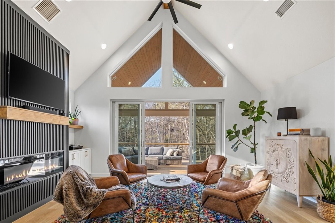 Tucked in a quiet cul-de-sac, this private, modern home feels like a luxury treehouseāsurrounded by nature on over 1 acre. Surrounded by nature but close to everythingāBlowing Springs, Back 40 trails, lakes, golf, and just 15 minutes to downtown Bentonville. Vaulted ceilings and oversized sliders fill the open living space with light, connecting seamlessly to one of 2 expansive decks. The perfect flow between the living room, dining area, and a sleek kitchen equipped with high-end appliances, quartz countertops, and soft close cabinets. The main-level primary suite includes spa-style touchesāa soaking tub, glass shower, and private deck access. A flex room up front works as a 4th bedroom, office, or studio. Downstairs, two more bedrooms sit across from a second living room equipped with a wet bar, which opens up to the 2nd expansive deck with access to a flat, fenced-in yard. At Wendron, experience indoor-outdoor living at its finest. Private, peaceful, and built for everyday escape.