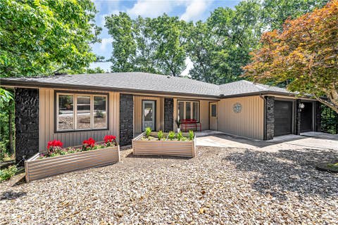 Photo of 8 Brucker Drive, Bella Vista, AR 72715 (MLS # 1349411)