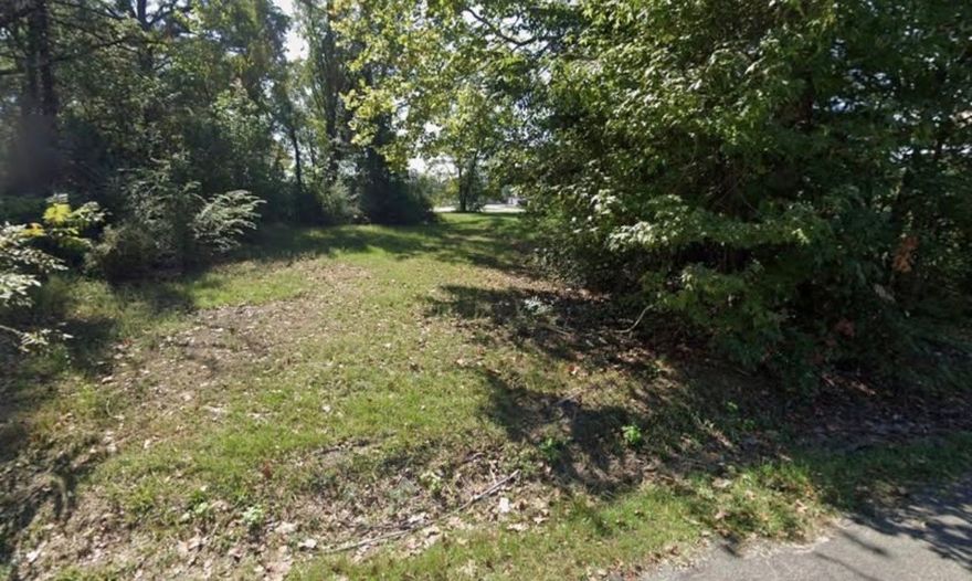 Level one acre lot ready for building your next home. Utilities at the street. Quick access to schools and restaurants.