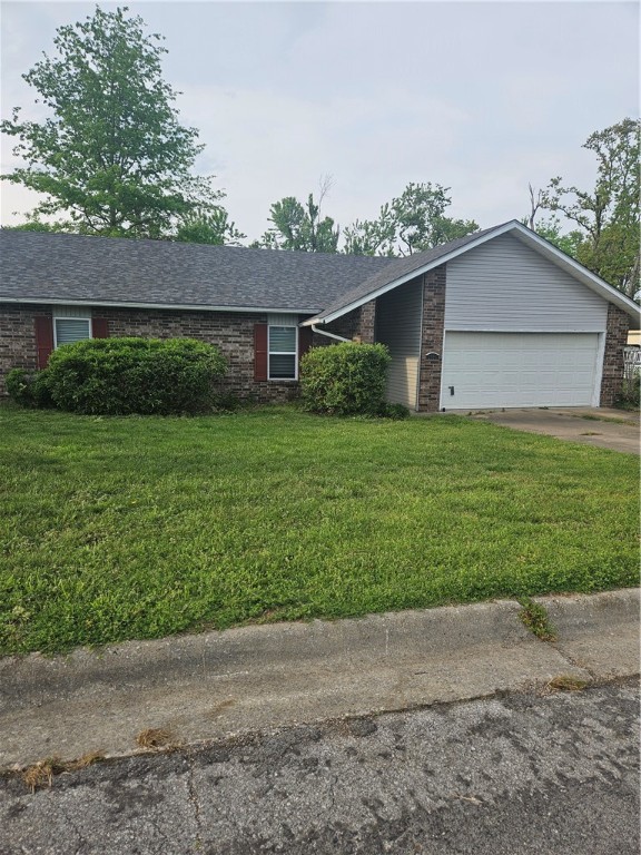 Great location for family in a great school district. Close to the Promenade and Pleasant Grove. Clean and ready to move into. Brand new roof!