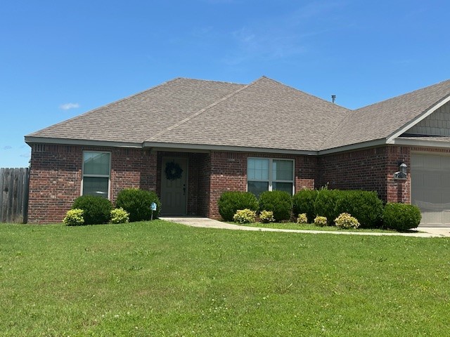 Welcome to your next home this very nice 3 bed 2 bath home located in Pea Ridge! It includsn a fireplace in the living room, ceramic tile in the kitchen and both bathrooms, a walk in closet and so much more!! Background and Credit Check required. More pictures to come
