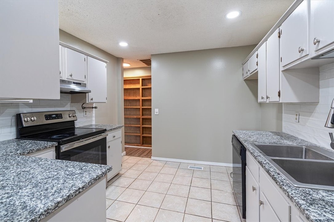 Townhouse Tct 2 A/K/A Drake Court Bvv - Residential