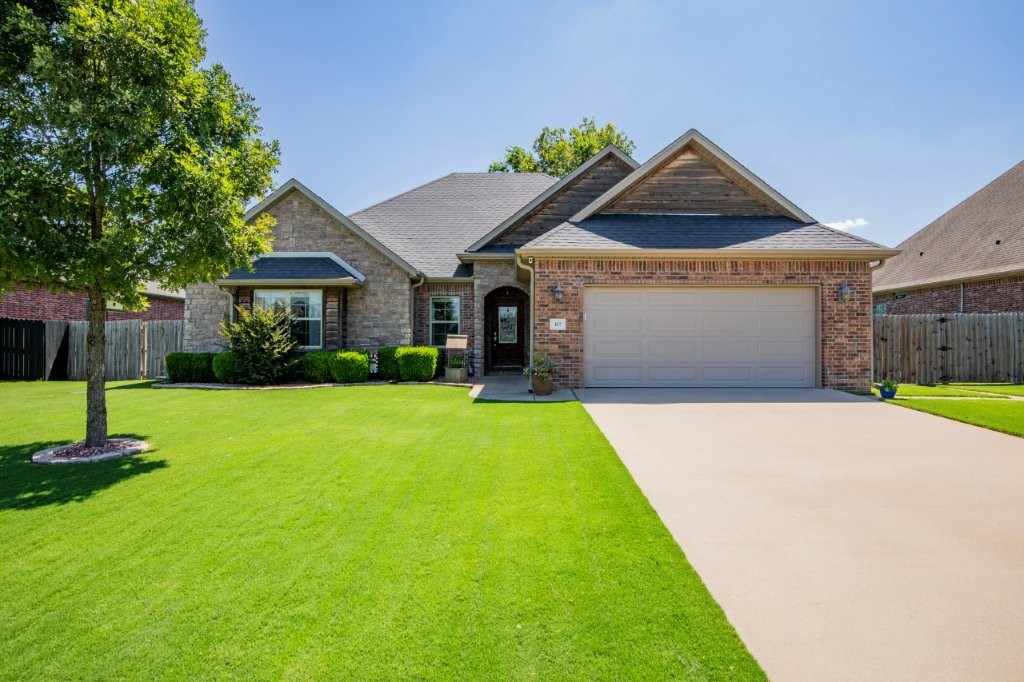 Spacious and well-appointed home with 4 beds and 3 full baths; including a Mother-in-law suite for convenience. This split floor plan home comes with an irrigation system, well-manicured oversized lot, walk-in closets and 2 closets in primary bedroom. Established subdivision in an unbeatable location; 1.7 miles to I-49, less than 20-minute commute to WM campus, JB Hunt, Mercy Hospital, Tyson headquarters, all major suppliers and Promenade Mall. Enjoyable walkable neighborhood with area for picnics and get togethers. Brand new garage door, garage motor and water heater.