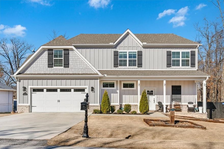 Experience the best of Northwest Arkansas in this modern 2023-built home, offering privacy and adventure. Features include high-end finishes such as quartz countertops, custom cabinetry, hardwood and ceramic tile flooring, a fenced yard, and a new 12 x 12 shed. The 1,697 sq. ft. floor plan includes 2 beds, a flex room, 2.5 baths, a primary suite on the main level with a custom tile shower, and a living area with a gas-log fireplace. There is also 300 sq ft above the garage that has been decked out and could easily be turned into a bonus room. Located in the Latheron subdivision, close to Bella Vista’s amenities, Highlands Golf Course, and Lake Loch Lomond’s Tiree Boat Launch. Easy access to I-49 connects you to Bentonville and Rogers. As part of the Bella Vista POA, residents enjoy 7 lakes, 7 championship golf courses, and over 100 miles of mountain biking and hiking trails in 2026. This property blends modern luxury with resort-style living in a top Arkansas community.