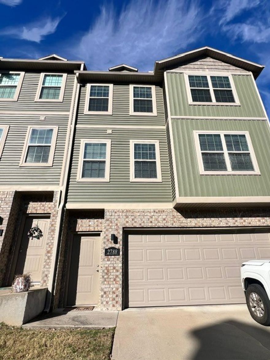 ideally located just minutes from University of Arkansas, MLK Blvd, I-49 and the scenic Greenway. Featuring an open plan middle level with the kitchen, dining and living space, sliding doors to a deck with a lovely view, and laundry on the main level (washer & dryer included). Upper level offers two spacious bedrooms and full baths. Lower level includes attached garage with storage space. Pet friendly (case by case). Quick access to stores, restaurants, and all the amenities of Fayetteville living. Don’t miss this move-in ready opportunity!