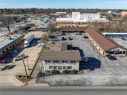 Photo of 220 Thompson Street, Springdale, AR 72764 (MLS # 1330520)