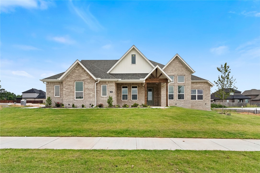 $10,000 seller paid closings costs or 2/1 buy down and $3,000 lender credit(With preferred lender). New construction! Beautiful 5 bed, 3.5 bath. Open concept plan makes living area great for family time and entertaining. The kitchen has a double oven and beautiful custom cabinets that go to the ceiling. Large covered porch with outdoor fireplace. Master bath features a tiled shower, stand alone tub and large wrap around closet..