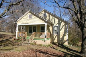 Cute 2 bedroom 1 bath cottage style home with hardwood floors, covered porch, and full unfinished basement Extra Large lot -- just minutes from the Harrison AR Square. You won't want to miss out on this!