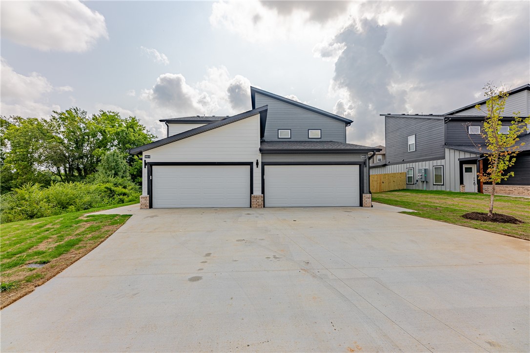 Unique and modern best describe these 3 bed 2.5 bath Brand New Construction Duplexes in SW Bentonville. Lots of amenities that include quartz counter tops, luxury vinyl Plank flooring throughout, 2" faux wood blinds, upstairs study nook, ALL appliances, private covered back patio and more. Walking distance to Bentonville's newest Creekside Park, a 35-acre community park, with regulation cricket field, pickleball courts, evening-lit dog park, splash pad, playground and passive recreation space with a group pavilion. Close to everything Bentonville has to offer. **Pictures may not be of exact unit**