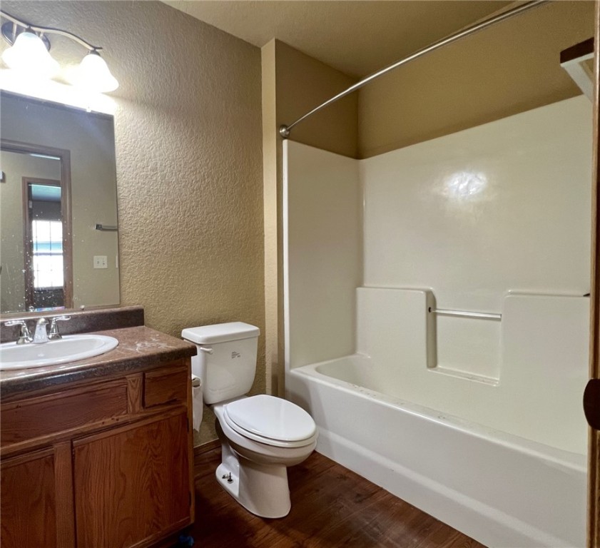 RESIDENCES AT CITY WEST SUB PH I, THE- - Residential Lease