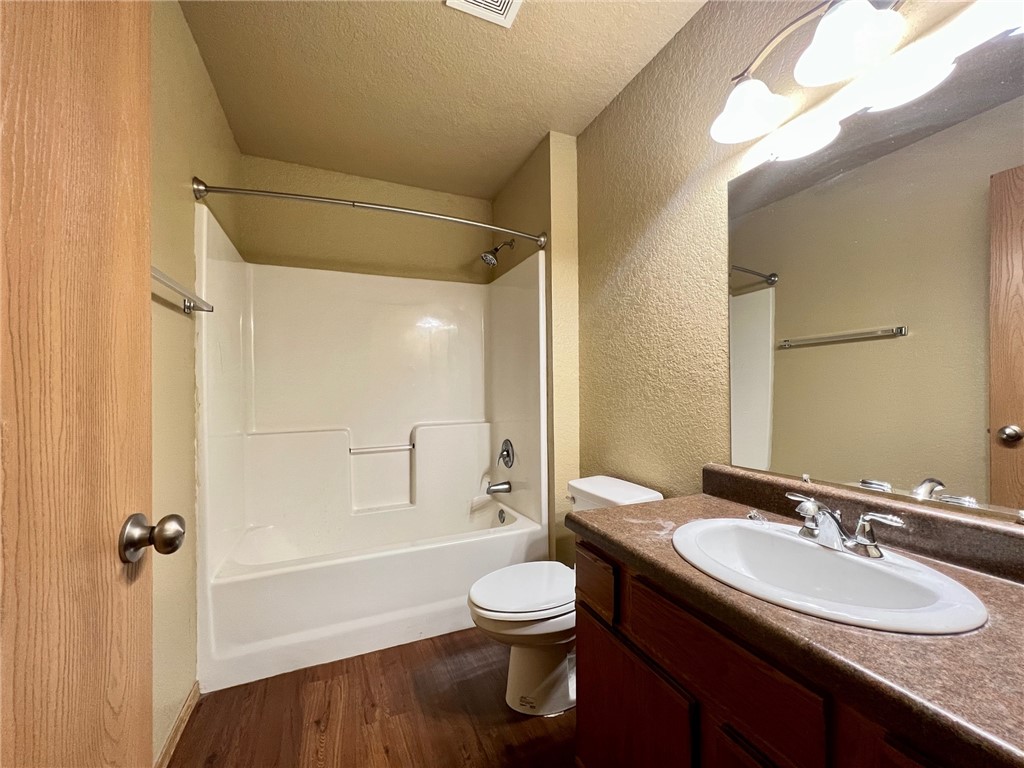 RESIDENCES AT CITY WEST SUB PH I, THE- - Residential Lease