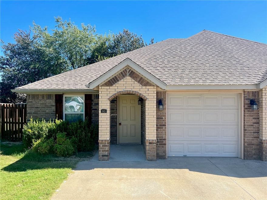 New duplex in Centerton. Home features 3 bedrooms, 2 full bathrooms, a car garage, vinyl wood floors throughout, frig, and small fenced in patio area for privacy and grilling.