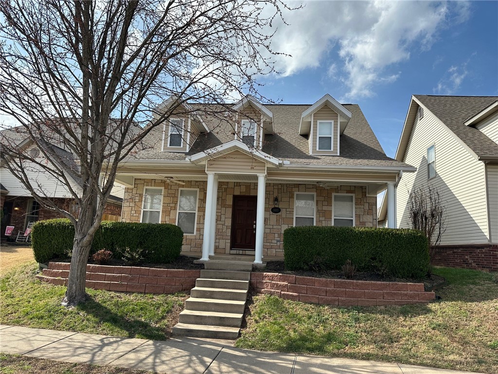 4 Bed 2 Bath in conveniently located Allencroft Subdivision near parks, schools, Crystal Bridges, and bike trails. 2 bedrooms including primary downstairs, 2 beds / 1 bath upstairs. Eat in kitchen with granite countertops. Butler's pantry between kitchen and formal dining and plenty of storage. No smoking, pets negotiable