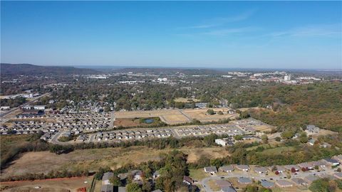 Single Family Residence in Fayetteville AR 1009 Happy Hollow Road 5.jpg